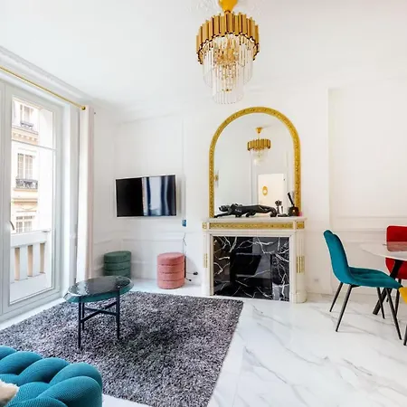 De Luxe Triangle D'or Pres Des Champs Elysees *